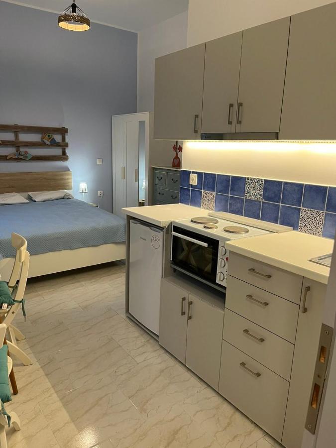 Almira Studios And Apartments Agia Marina  Extérieur photo