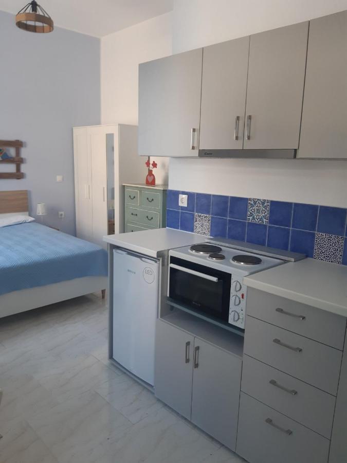 Almira Studios And Apartments Agia Marina  Extérieur photo