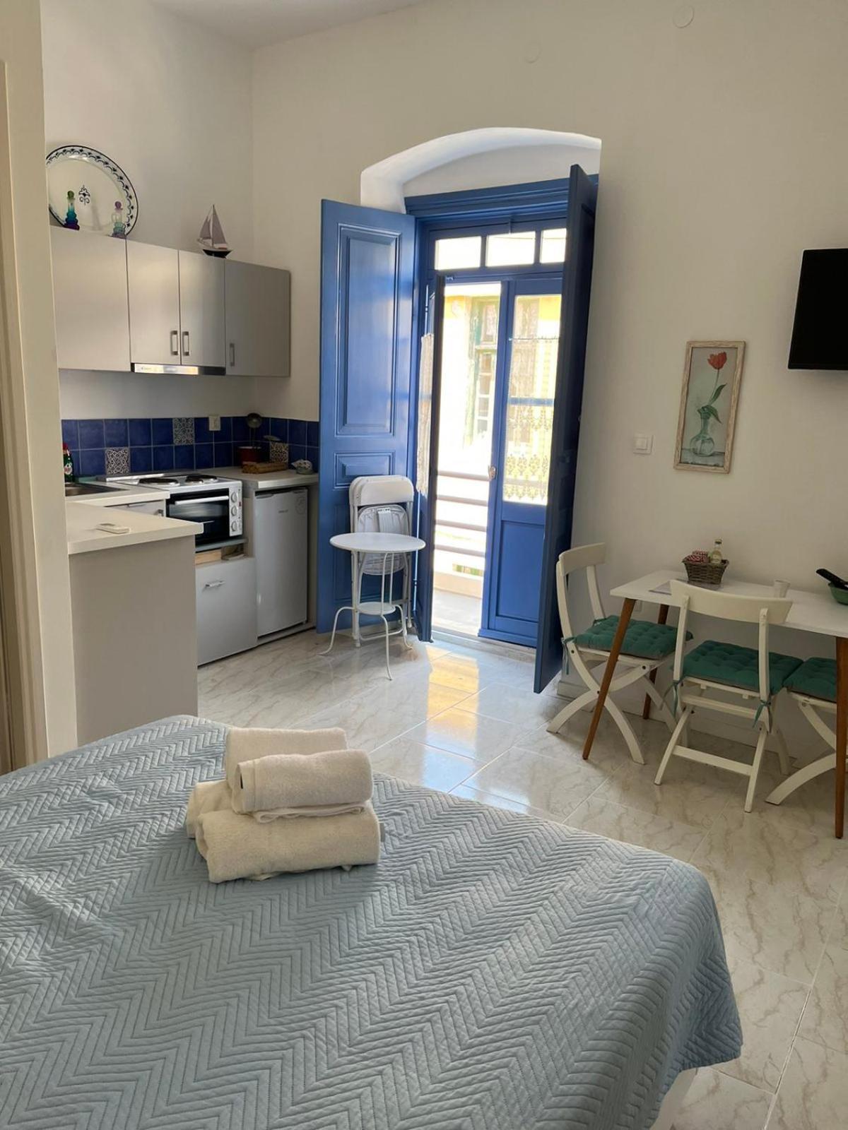 Almira Studios And Apartments Agia Marina  Extérieur photo